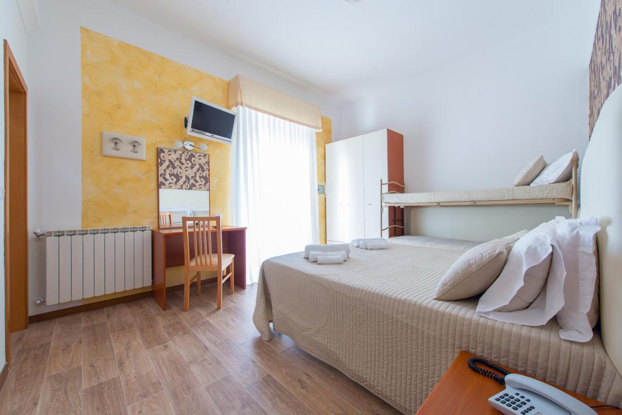 רימיני Hotel Galassia מראה חיצוני תמונה
