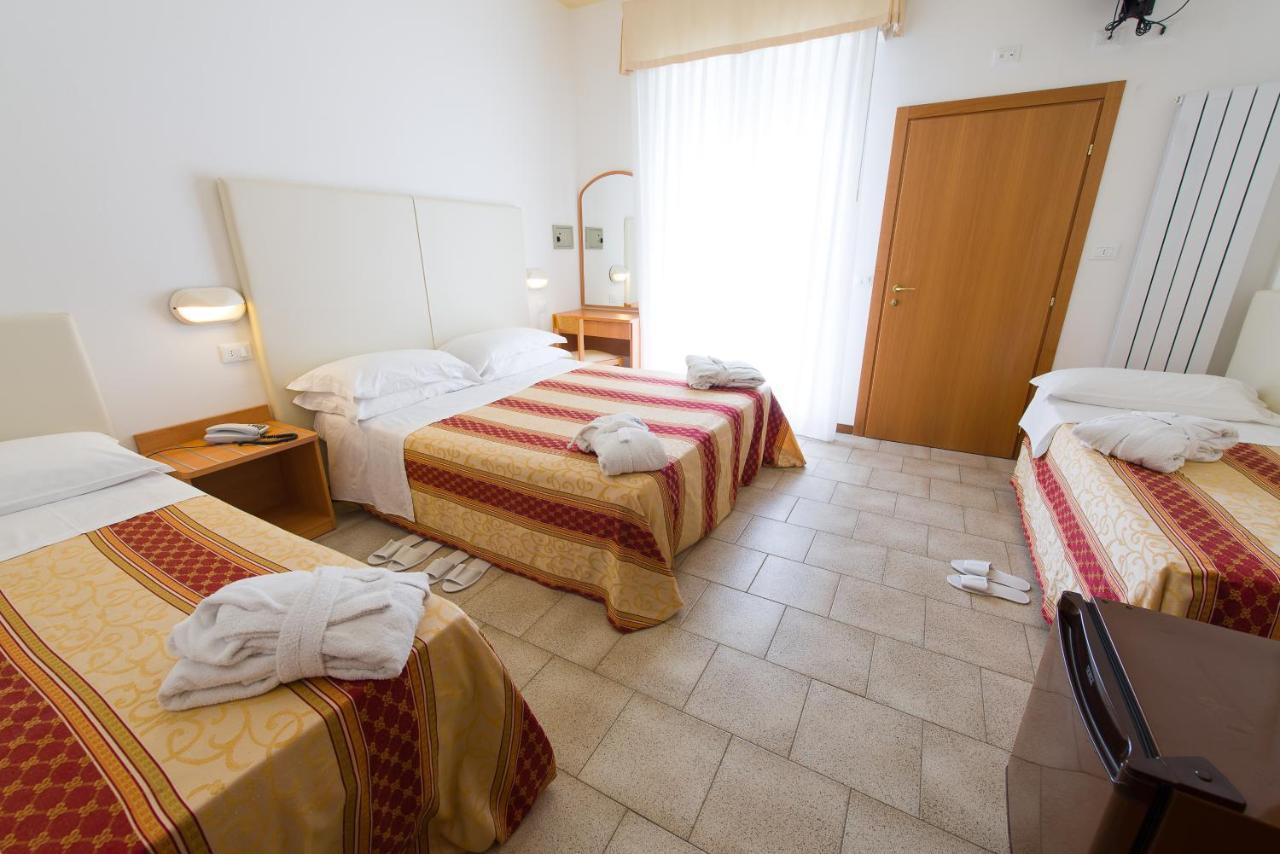 רימיני Hotel Galassia מראה חיצוני תמונה